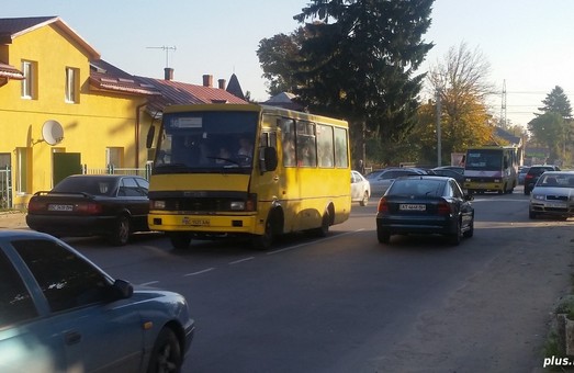 Мешканців Винник не влаштовує транспортне сполучення зі Львовом, тож вони просять допомоги у Синютки