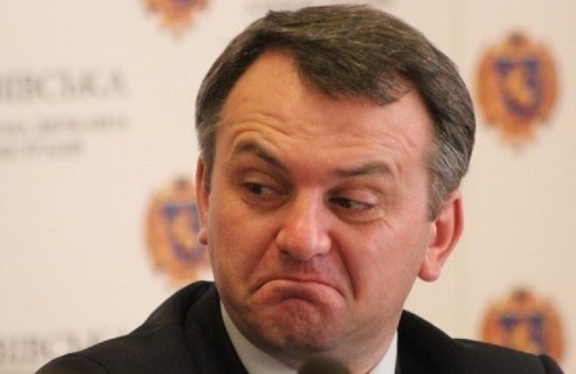Порошенко виграє вибори на Львівщині, а підлеглих Синютки, звинувачених у корупції, в цей же день виправдовує суд
