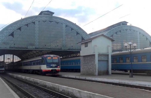 На Великодні та травневі свята зі Львову пустять додаткові поїзди до Києва, Одеси та Харкова