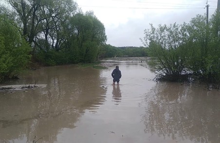 Град і підтоплені будинки: Великодня негода прокотилася Західною Україною (ВІДЕО)