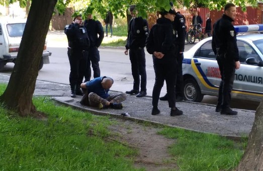 У Львові зловили чоловіка, який розпочав стрілянину на вулиці