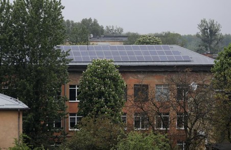 Львівська школа встановила сонячні батареї та планує продавати електроенергію