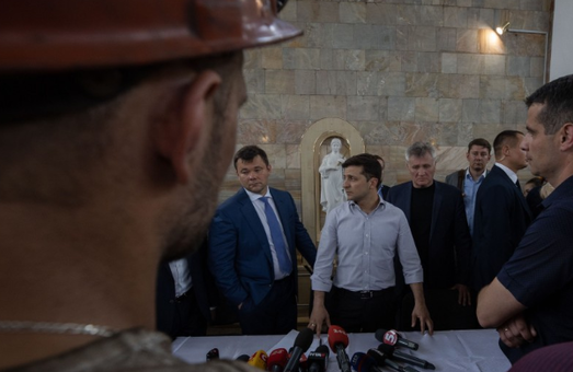 Зеленський пообіцяв сім’ям шахтарів квартири та скликав РНБО через трагедію на Львівщині