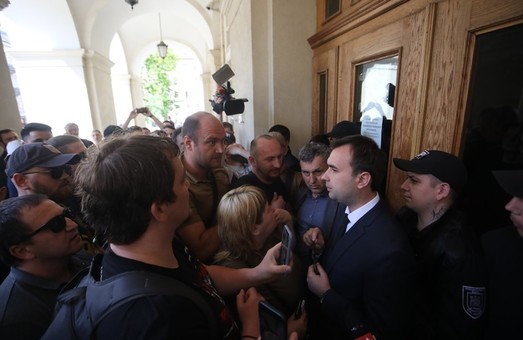 Керівник Адміністрації Садового відправився у лікарню з травмою селезінки після бійки з активістами
