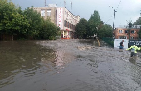 У Львові знову потоп: постраждав проспект Чорновола
