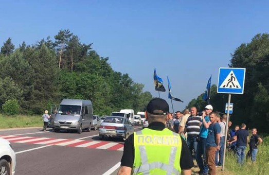 На Львівщині шахтарі перекрили дорогу