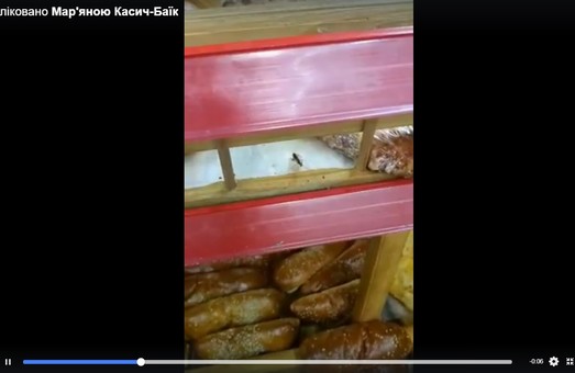 У львівських супермаркетах «Арсен» печуть випічку з тарганами: фото