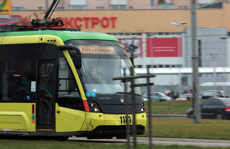 У Львові виявили порушення у будівництві контактних мереж для трамваю №8