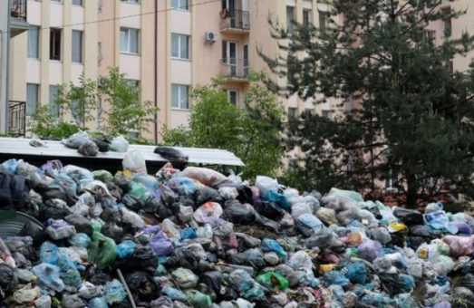 І при чому тут Порошенко?: Зеленський пообіцяв розслідування сміттєвої блокади Львова