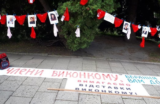 У Львові активісти вимагають відставки виконкому ЛМР