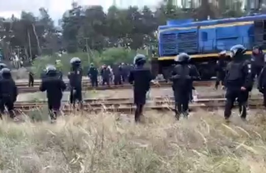 Учасників сутичок з поліцією на блокаді залізниці затримано