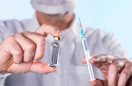 Першу партію вакцин проти грипу доставлено в Україну для контролю якості