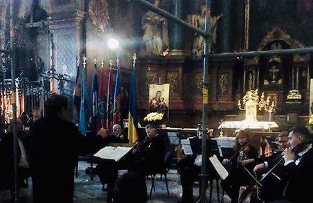 У Львівському Гарнізонному Храмі відбувся благодійний вечір задля порятунку фресок