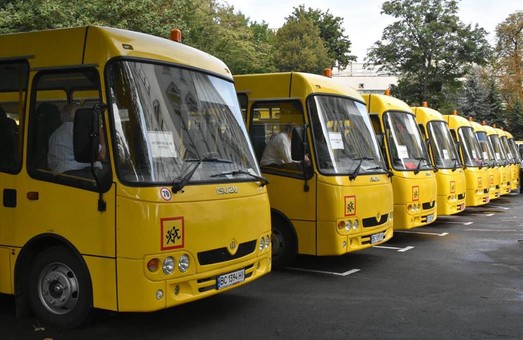 Через конфлікт виробників на Львівщині не можуть придбати шкільні автобуси