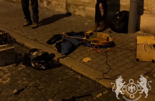 У центрі Львову відбувся черговий рейд проти вуличних музикантів, які співають російською мовою (ФОТО)