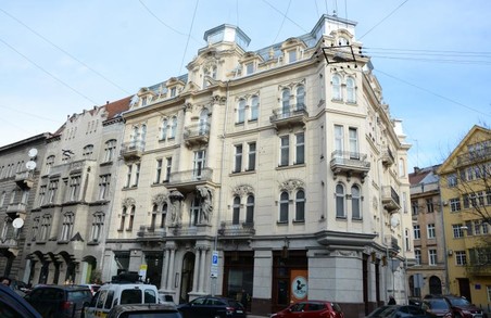 У Львові відреставрували будинок з атлантами