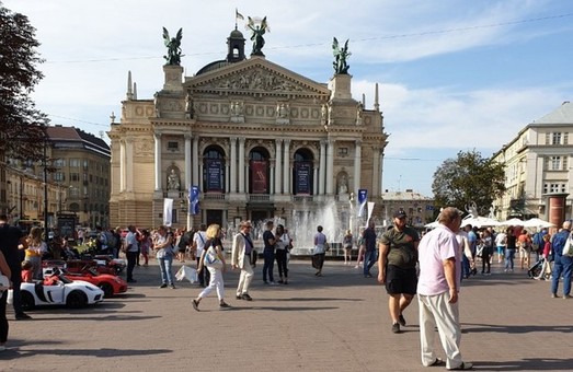 Львів’яни пропонують мерії облаштувати вхід у Полтву біля Оперного театру
