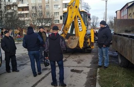 Мешканці трьох львівських будинків судитимуться з ЛМР