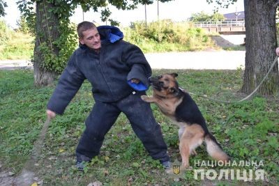 Львівські поліцейські показали собак, що допомогли розкрити 264 злочини
