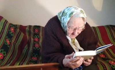 88-річна бабуся з-під Львова прочитала за рік 232 книжки