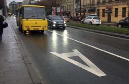 У Львові пропонують скасувати смуги громадського транспорту