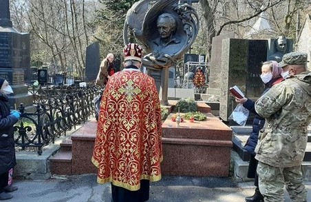 Сьогодні поминали Вячеслава Чорновола в річницю його трагічної загибелі (ФОТО)