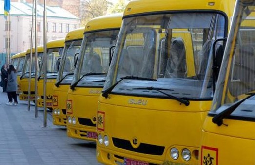 Школам Львівщини передали нові шкільні автобуси «Школярики»