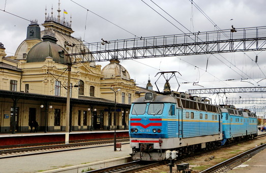 «Укрзалізниця» запускає три поїзди із Західної України до морських курортів