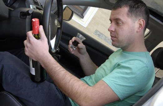 В Україні запровадили і зразу скасували кримінальну відповідальність за керування автомобілем напідпитку