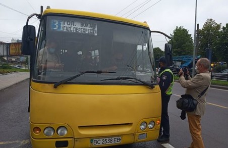 У Львівській міськраді звітують про те, як вчора перевіряли громадський транспорт на дотримання карантинних обмежень