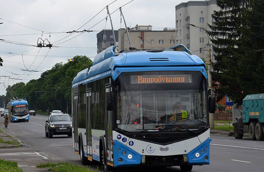 У Луцьку обткатують нові тролейбуси для Маріуполя