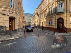 В центрі Львова перекривали вулицю через загрозу обвалу фасаду будинку