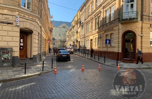 В центрі Львова перекривали вулицю через загрозу обвалу фасаду будинку