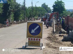 У селищі Ланчин на Прикарпатті компанія «Онур» відновлює головну дорогу