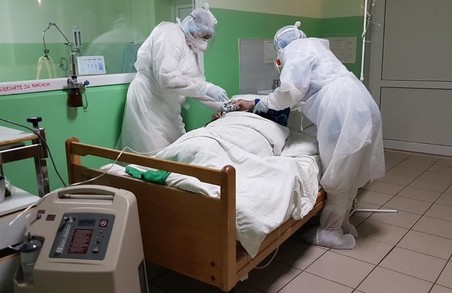 На Львівщині у лікарнях у зв’язку із коронавірусом перебуває 927 пацієнтів