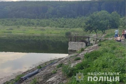 На Тернопільщині у ставку втопилося двоє юнаків