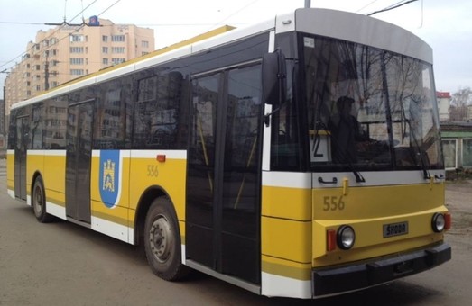 Львів’янин, який на минулому тижні потрапив під колеса тролейбуса, помер у лікарні