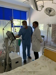 Лікарня у Калуші отримала новий апарат штучної вентиляції легенів