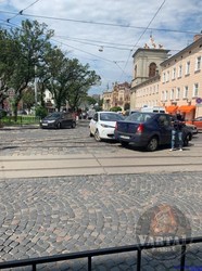 Через ДТП на площі Соборній в центрі Львова зупинилися трамваї