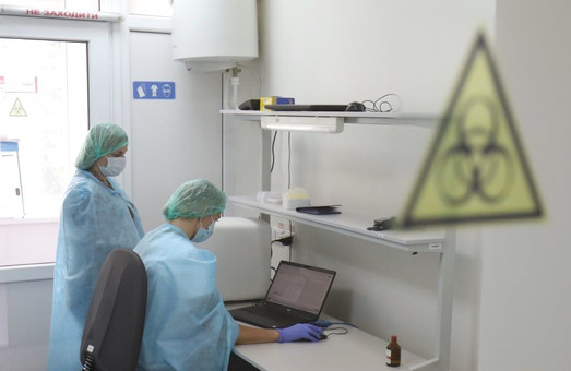 У Львові при лікарні швидкої допомоги запрацювала лабораторія, яка проводить ПЛР-тести на коронавірус