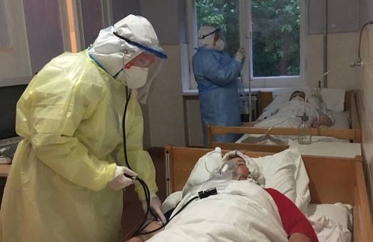 Міська лікарня у Стебнику на Львівщині переповнена недужими на COVID-19
