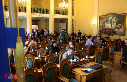 Опозиційні депутати вимагають від Садового негайно провести сесію Львівської міської ради