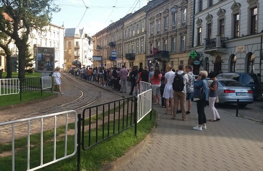 У Львові призупинився рух трамваїв на маршрутах № 3 і 8