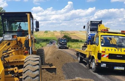 У Яворівському районі на Львівщині ремонтують дорогу Віжомля – Прилбичі