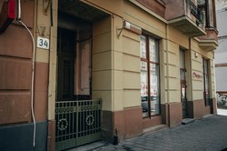 У Львові в Личаківському районі відновили дві історичні брами у під’їздах (ФОТО)