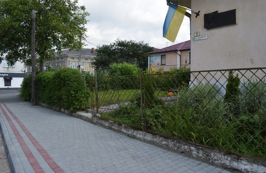 У Самборі на Львівщині відремонтували тротуар на вулиці Курбаса
