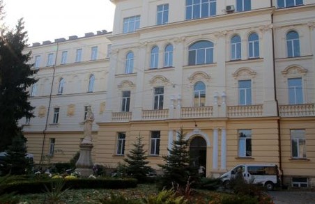 У Львові ремонтують пологовий корпус обласної клінічної лікарні