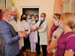 У Львові Максим Степанов відвідав обласну клінічну лікарню