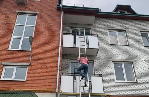 У Дрогобичі на Львівщині психічно хвора жінка погрожувала підірвати багатоквартирний будинок