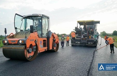 На Львівщині ремонтують автодорогу між Миколаєвом і Бібркою